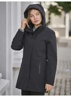 88% poliéster, 12% spandex. Parka de mujer, doble capa con forro de poliéster 310T y acolchado DuPont, capucha, un bolsillo interior, grandes bolsillos delanteros forrados, costuras selladas, cierre con cremallera bidireccional y botones magnéticos, 8000 mm. de impermeabilidad, 3000 gr. de transpirabilidad, cortavientos.