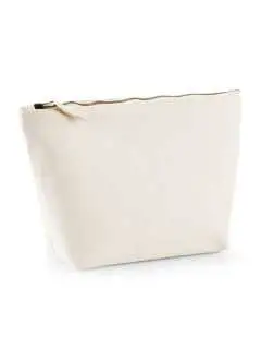 100% toile coton brossé. Pochette polyvalente en coton brossé épais, fermeture à glissière de la même couleur. Étiquette amovible. Dimensions : S : 13.5x12x6cm : S : 13.5x12x6cm, cap. 1lt. - M : 19x18x9cm, cap. 3lt. - L : 23x22.5x11cm, cap. 5lt.