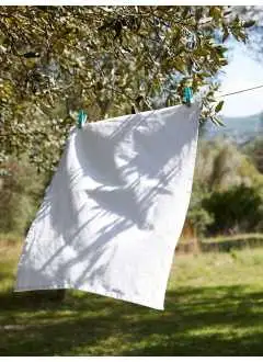 100% cotone. Panno da cucina con etichetta removibile. Dimensioni: 70x50 cm.