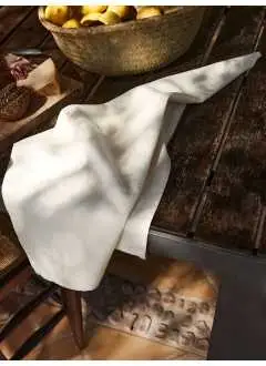 100% cotone organico. Panno da cucina in cotone organico, con asola per essere appeso, etichetta removibile perfetta per il rebranding. Prodotto certificato GOTS - CU811033.